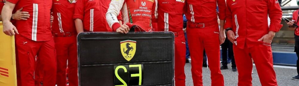 Alonso dando una vuelta a nurburgring en un megane